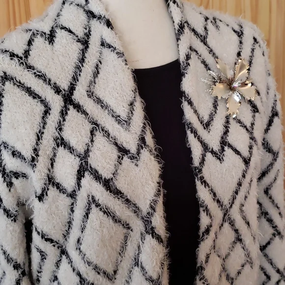 Avec Les Filles Black & White Eyelash Cardigan Size M - Picture 3 of 10